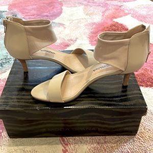 Women’s Size 6 Nude Moda Spana Heels with mesh ankle strap